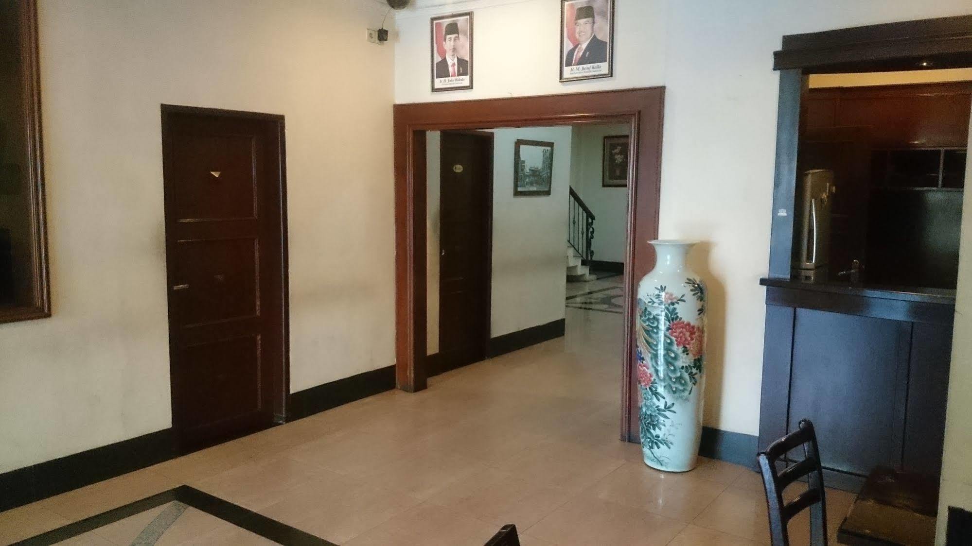 Hotel Citi International Palang Merah Medan Exteriör bild
