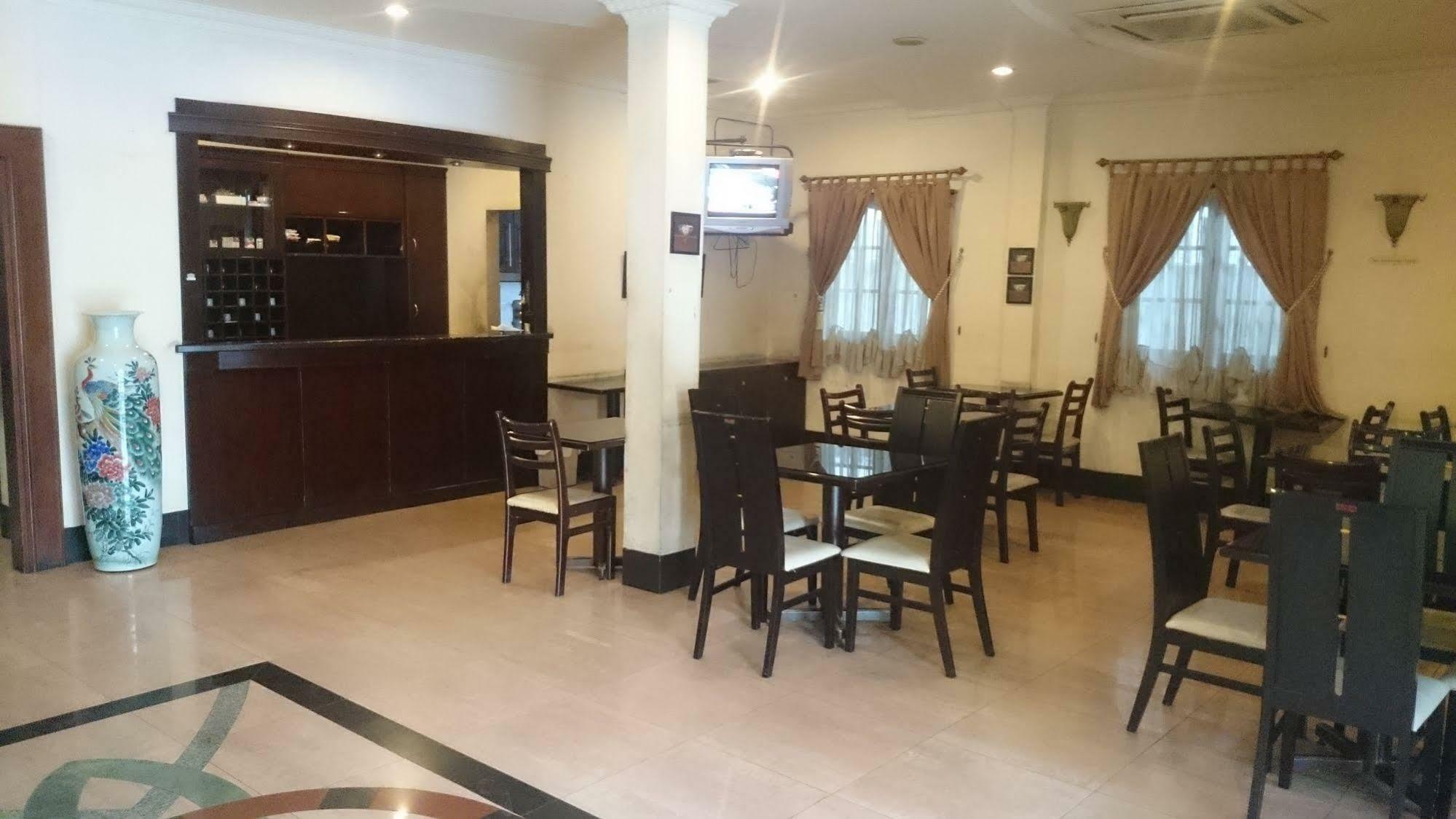 Hotel Citi International Palang Merah Medan Exteriör bild